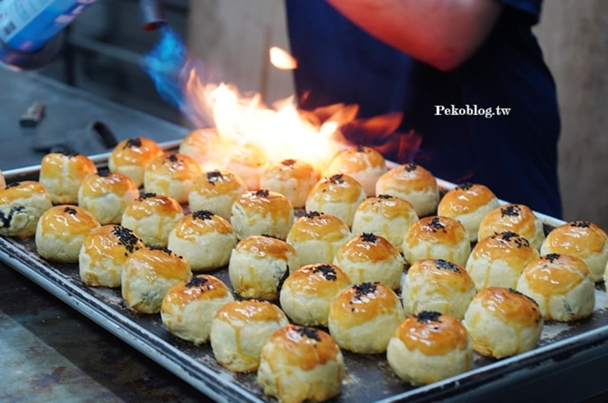 買３送１＋保冷袋！手撕蛋糕名店祭優惠，必搶爆餡生乳球、狂賣20萬顆蛋黃酥