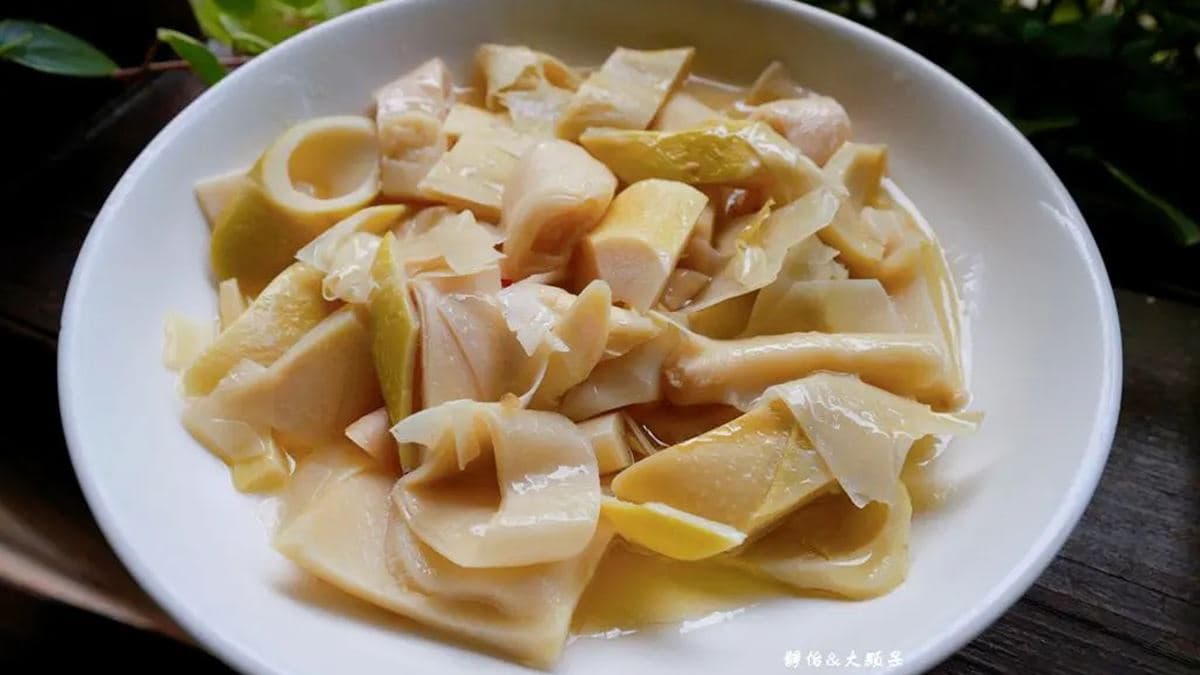 「油悶桂竹筍」吃起來脆嫩爽口。（圖片來源：靜怡&大顆呆の親子.旅遊.美食）