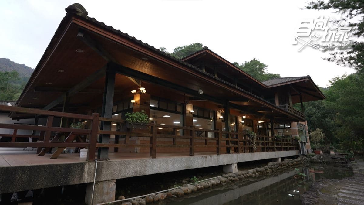 「唯我獨鱒庭園餐廳」距離南庄老街只要８分鐘車程。