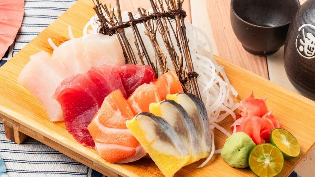 新鮮的生魚片拼盤，讓人食指大動。（圖片來源：逸番亭）