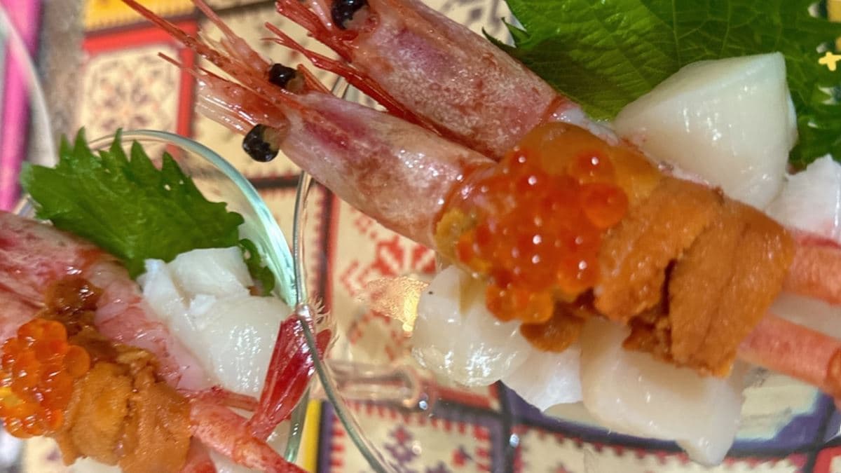 新鮮海膽佐干貝鮮蝦，令人食指大動。（圖片來源：盡膳）
