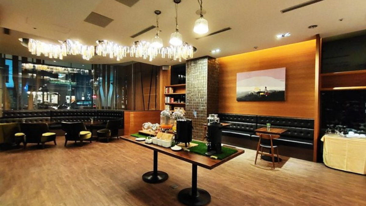 公共空間備有餅乾小點及飲料可以享用。（圖片來源：小企鵝生活趣）