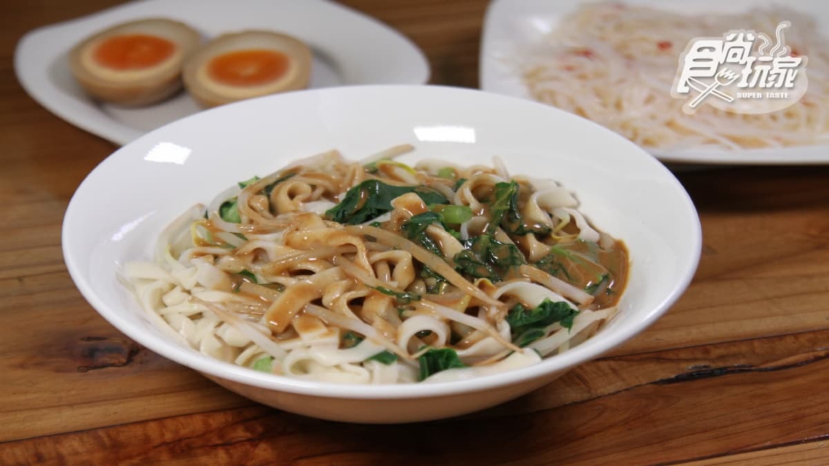 「手作海草麵」將海草加入麵條中，多了健康概念。