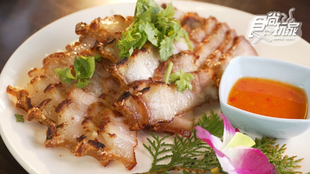 「爐烤香茅豬」入口脂肪化開，吃起來很過癮。