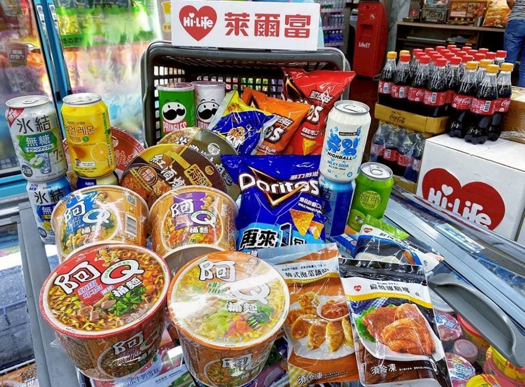 ４超商防颱優惠包！「丹娜絲颱風」7-11泡麵買２送２、全家冷凍包買２送１