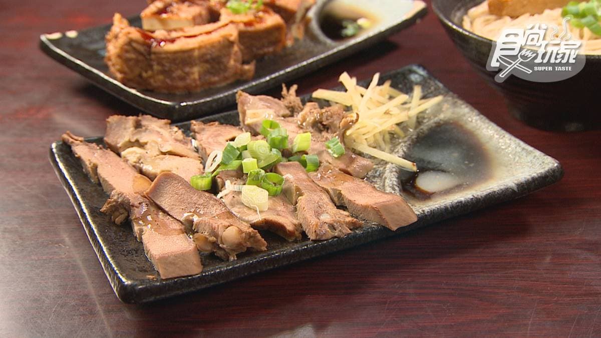 也有提供小菜，可以吃得很滿足。