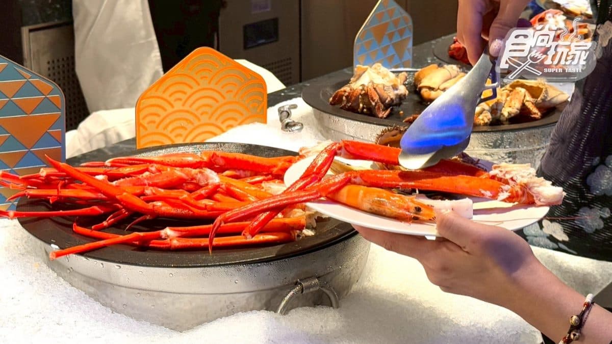 旭集包含新鮮海鮮、精緻壽司、鐵板料理等多達９大餐區的美食通通吃到飽。