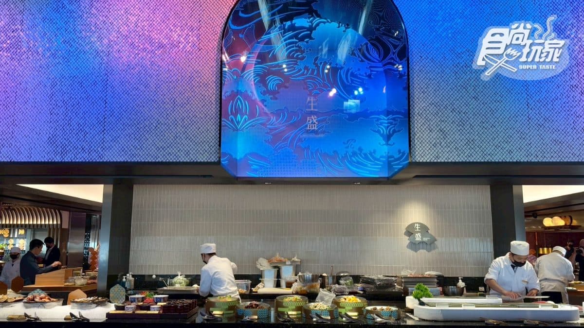 「巧鮨」壽司區、「生盛」生食盛宴區，２區隨風波動著８萬枚細緻鱗片。