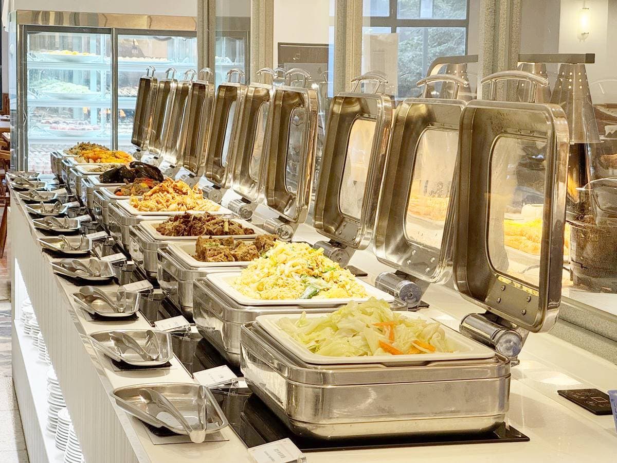 吃到飽４人同行１人免費！桃園最美湖景飯店優惠，桃竹居民、銀髮族用餐８折