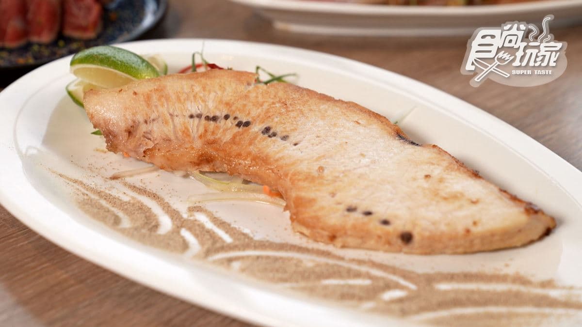 「香煎劍旗魚腹」魚肉Q彈又多汁。