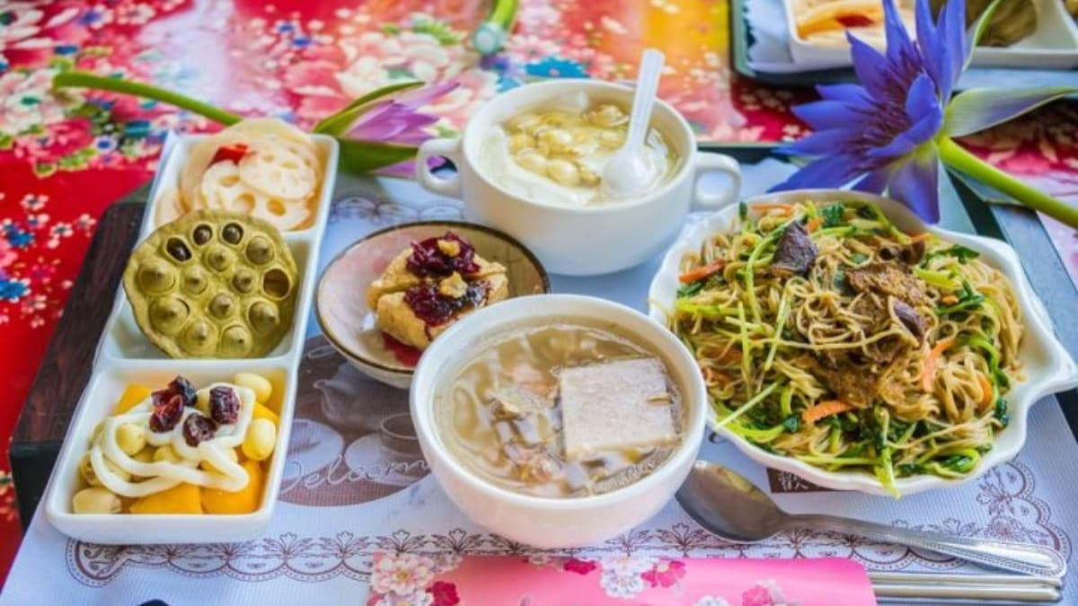 餐廳提供各式各樣的蓮子料理、荷葉料理可以品嘗。（圖片來源：小佳的幻想世界）
