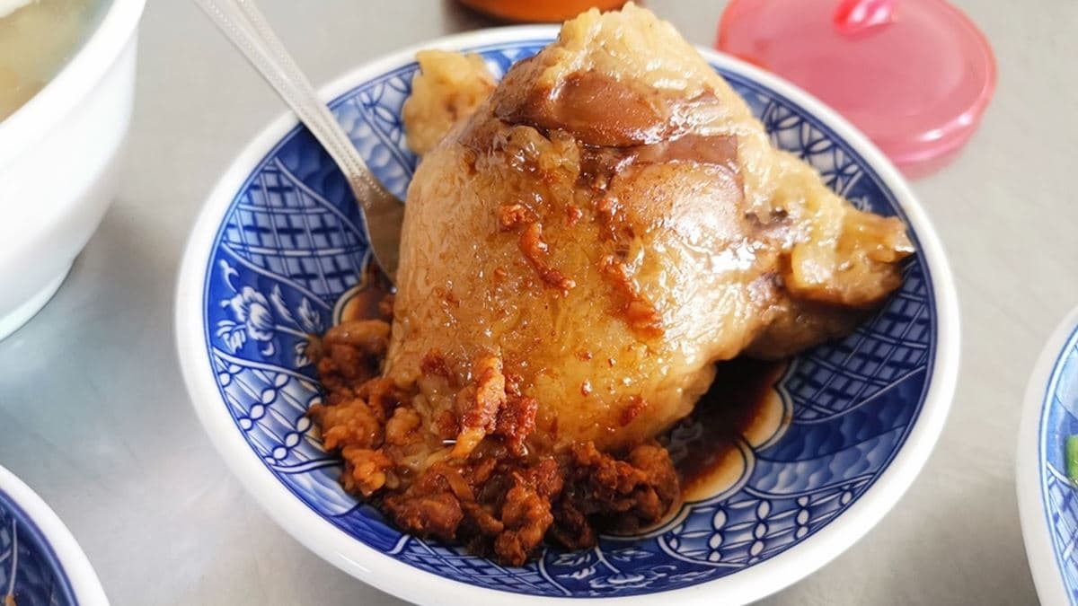 肉粽不算太大顆，對女生來說剛剛好。（圖片來源：熱血玩台南。跳躍新世界）