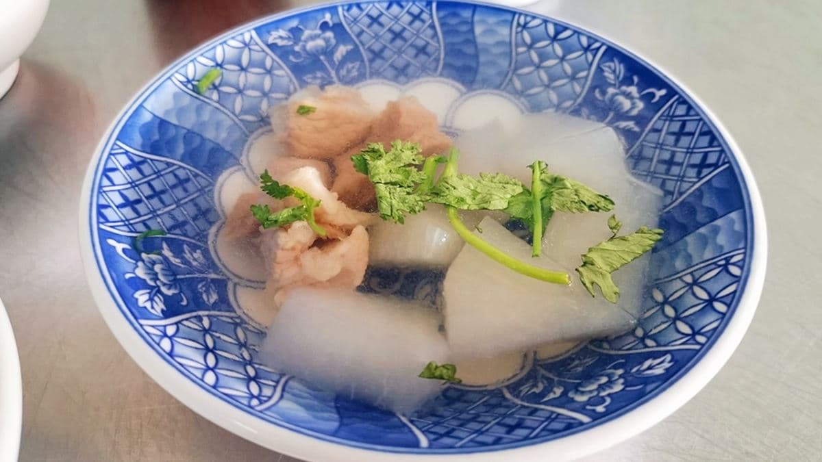 提味的香菜讓湯品多了靈魂。（圖片來源：熱血玩台南。跳躍新世界）
