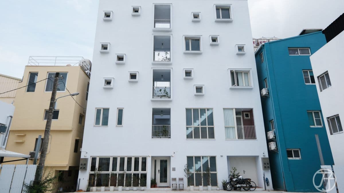 這是一棟乘載家人夢想的白色房子，也是感受恆春慢活的質感民宿。（圖片來源：JJ.Hsu）