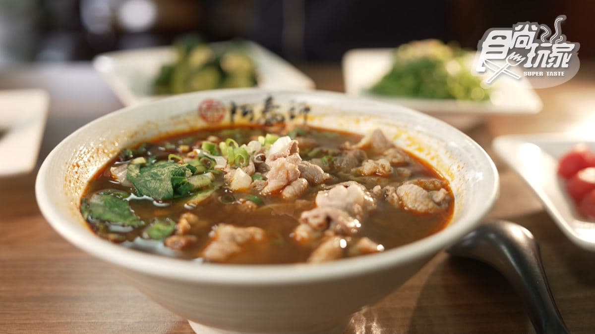 「麻辣牛五花麵」走濃郁路線，香氣也很足。
