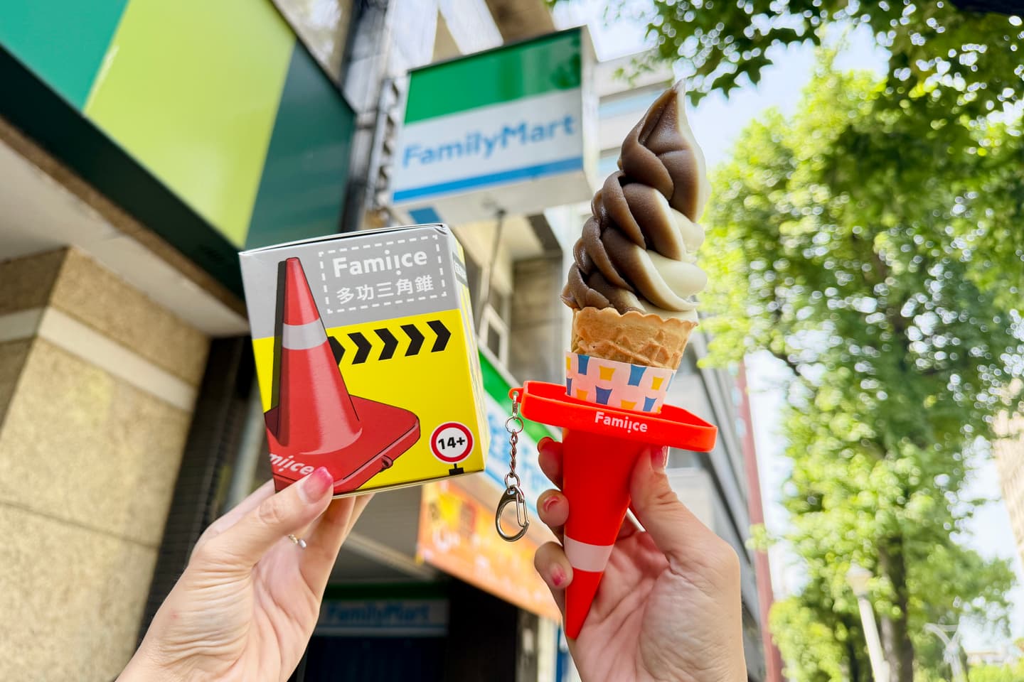 全家霜淇淋、奶昔買一送一!2超商週末優惠,7-11免費抽77杯咖啡、哆啦A夢集點 全家霜淇淋、奶昔買一送一!2超商週末優惠,7-11免費抽77杯咖啡、哆啦A夢集點