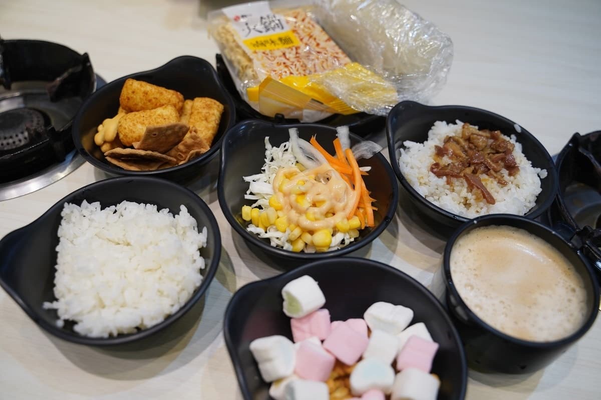 160元起火鍋＋自助吧吃到飽！4.9星「平價小火鍋」無限續涼麵、餅乾零食、霜淇淋