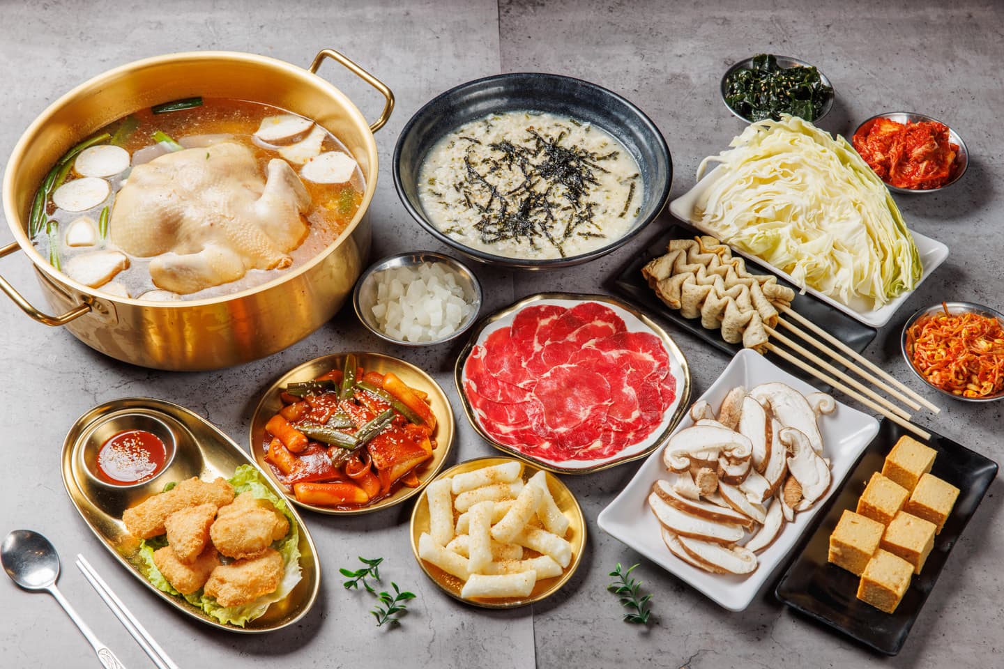 【異國美食祭】免費吃整桶海鮮！韓式「１隻雞」火鍋優惠快搶，最高現省788元
