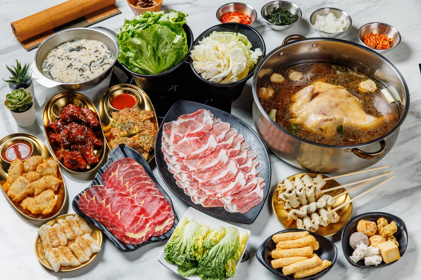 【異國美食祭】免費吃整桶海鮮！韓式「１隻雞」火鍋優惠快搶，最高現省788元