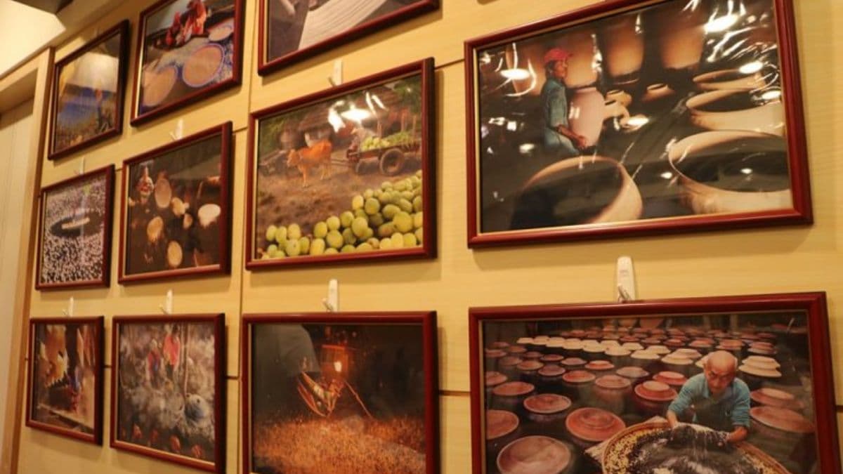 大廳牆上以及民宿各角落都展示第一代老闆的攝影作品。（圖片來源：快樂的過每一天）