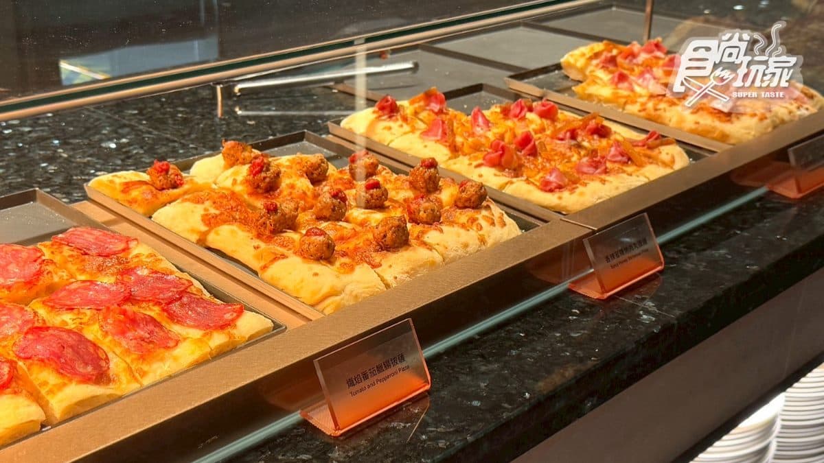 小編推薦必吃佛卡夏餅皮的風味Pizza，點餐後服務員還會回烤，吃得到蓬鬆的酥脆口感。