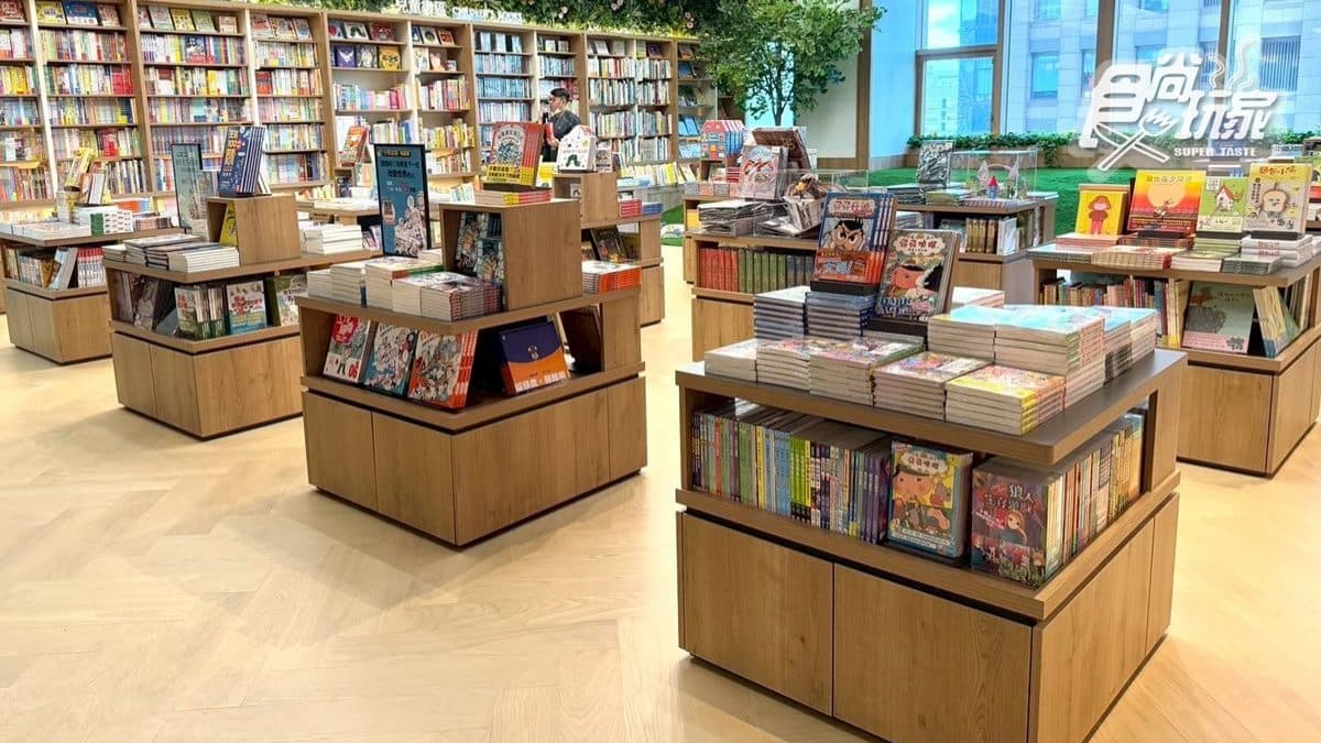 博客來旗艦書店匯集超過３萬冊中外文藏書，書店規畫５大主題展區。
