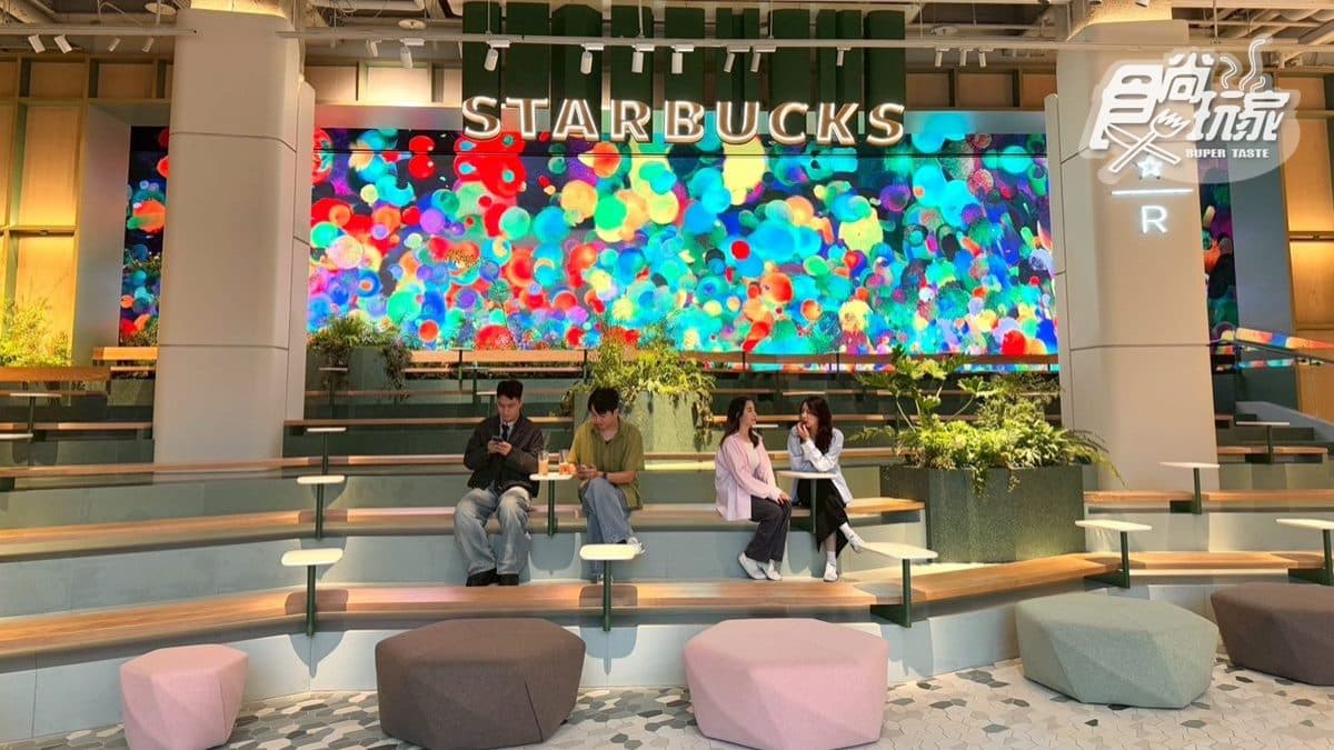 「星巴克典藏DREAM PLAZA台北」在６樓與戶外空間亮相。