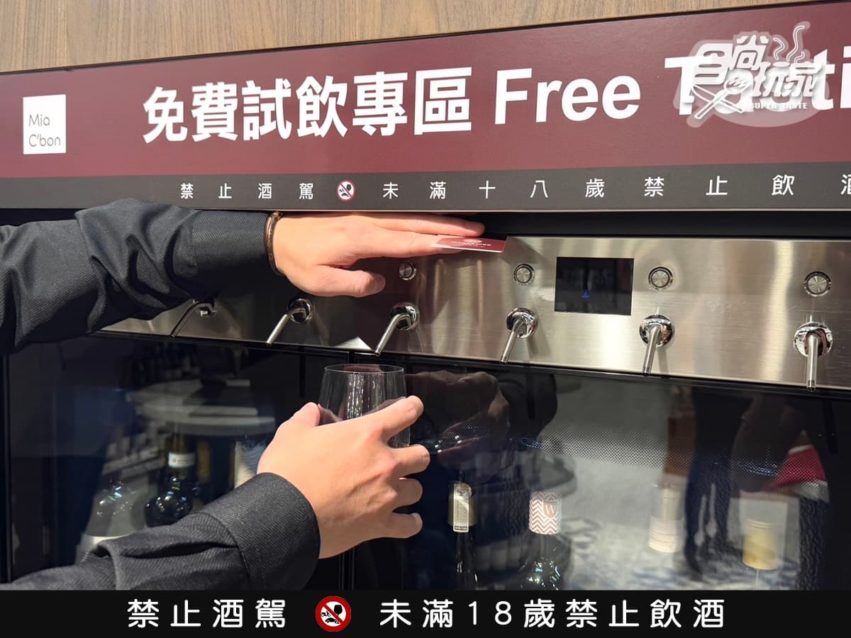 免費送巨無霸龍蝦！馬辣最狂「麻辣火鍋」24支酒牆＋冰品暢吃，不限時吃到飽