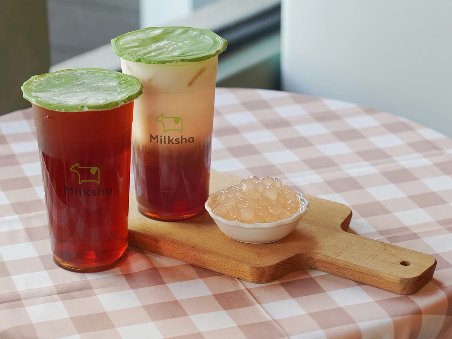 迷客夏「紅茶拿鐵買一送一」！白玉珍珠、綠光鮮奶搭配升級，加碼抽T恤、抱枕