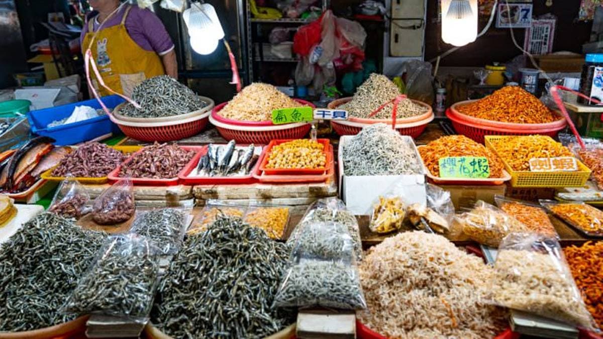 市場內攤販，買得到各式海味乾貨。（圖片來源：南人幫-Life in Tainan）