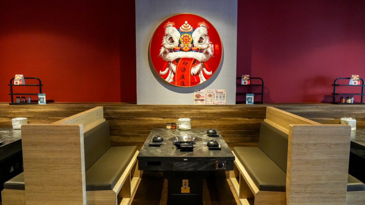 店裡風格充滿日式氛圍，佈置了燈籠、竹簾，牆上還有舞獅。（圖片來源：Panda's paradise）