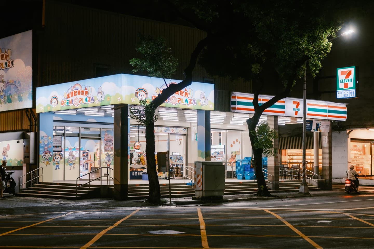 小七變身夾娃娃店！7-11首創複合「娃寶歡樂世界」，CITY CAFE、思樂冰也能夾