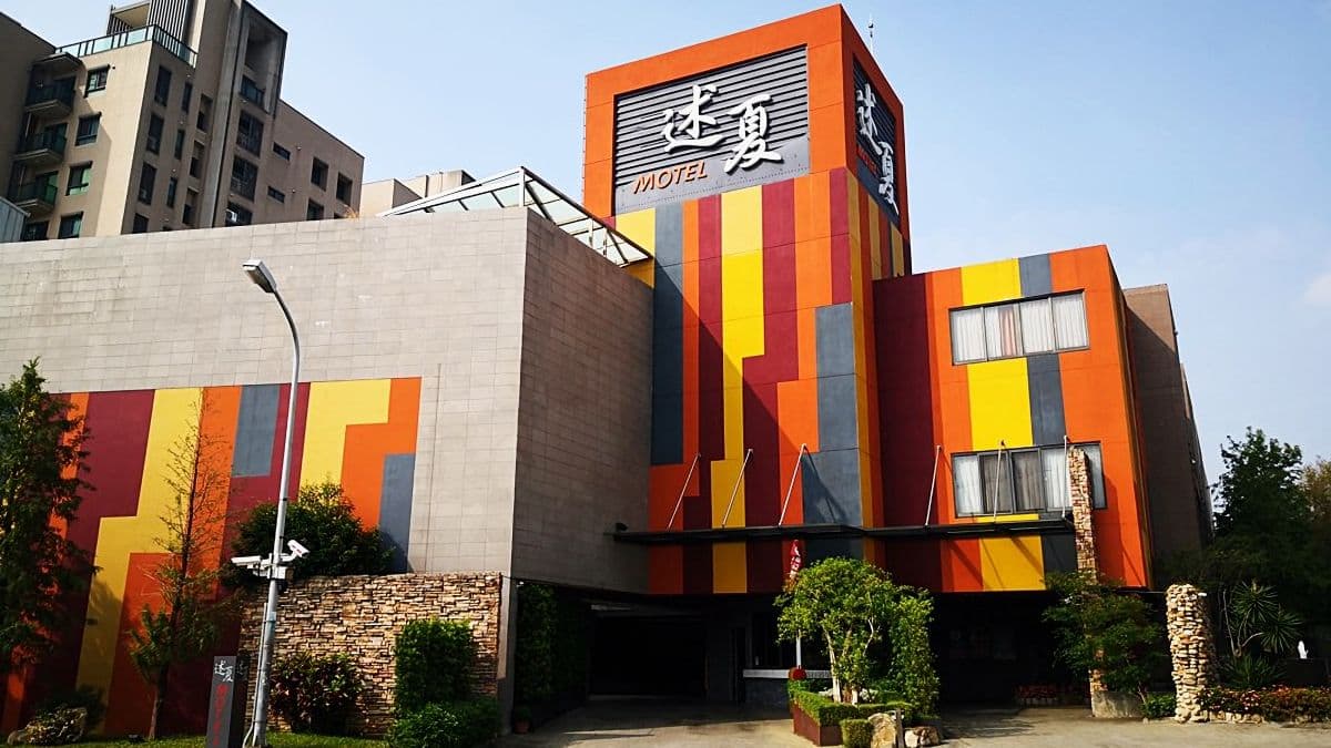 述夏精品汽車旅館位於大坑風景區附近，離74號快速道路相當近。（圖片來源：小企鵝生活趣）