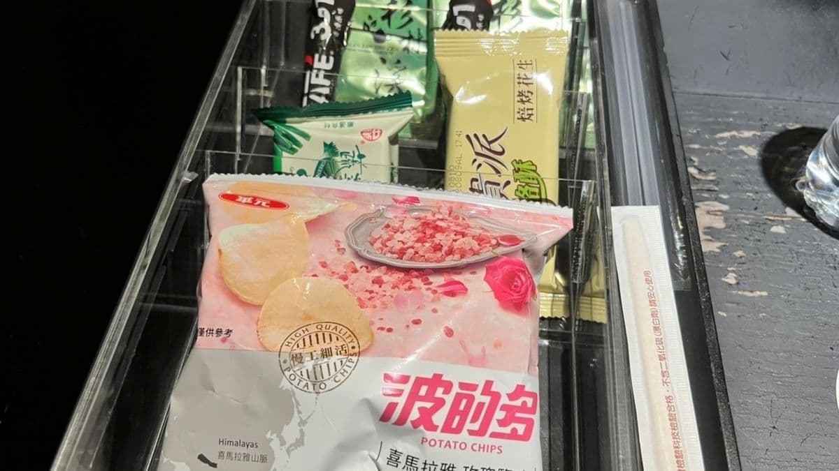 MINI吧提供飲料與餅乾免費享用。（圖片來源：勺勺吃喝玩樂）