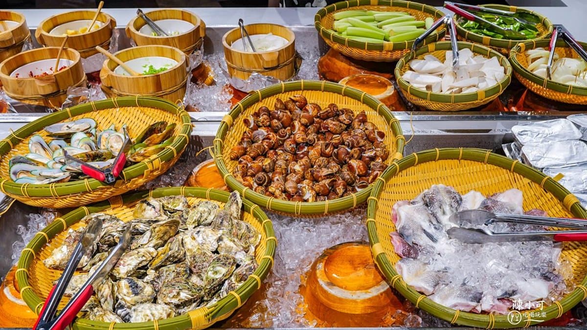 除了主打現點現切的頂級肉品與海鮮，自助吧也很豐富。（圖片來源：陳小可的吃喝玩樂）