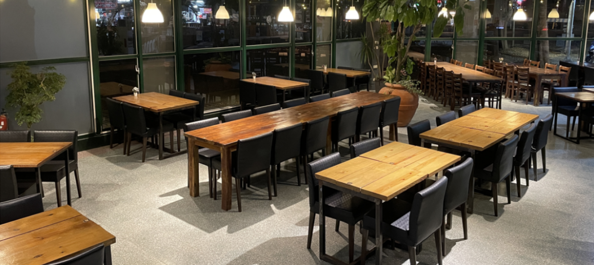 桌椅寬敞，用餐時間不受限制。（圖片來源：森林中的馬戲團）