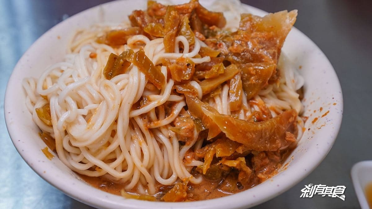 「擔擔麵」醬汁濃郁有一點像麻醬麵的感覺，味道非常香。（圖片來源：剎有其食）