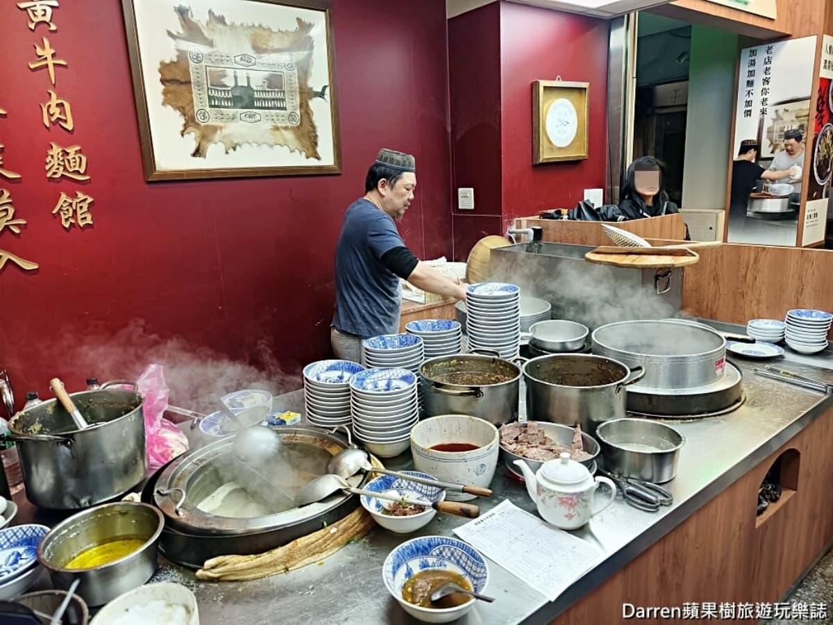免費加湯、續麵吃到飽！70年「老字號牛肉麵」最低90元起，必嗑半筋半肉麵