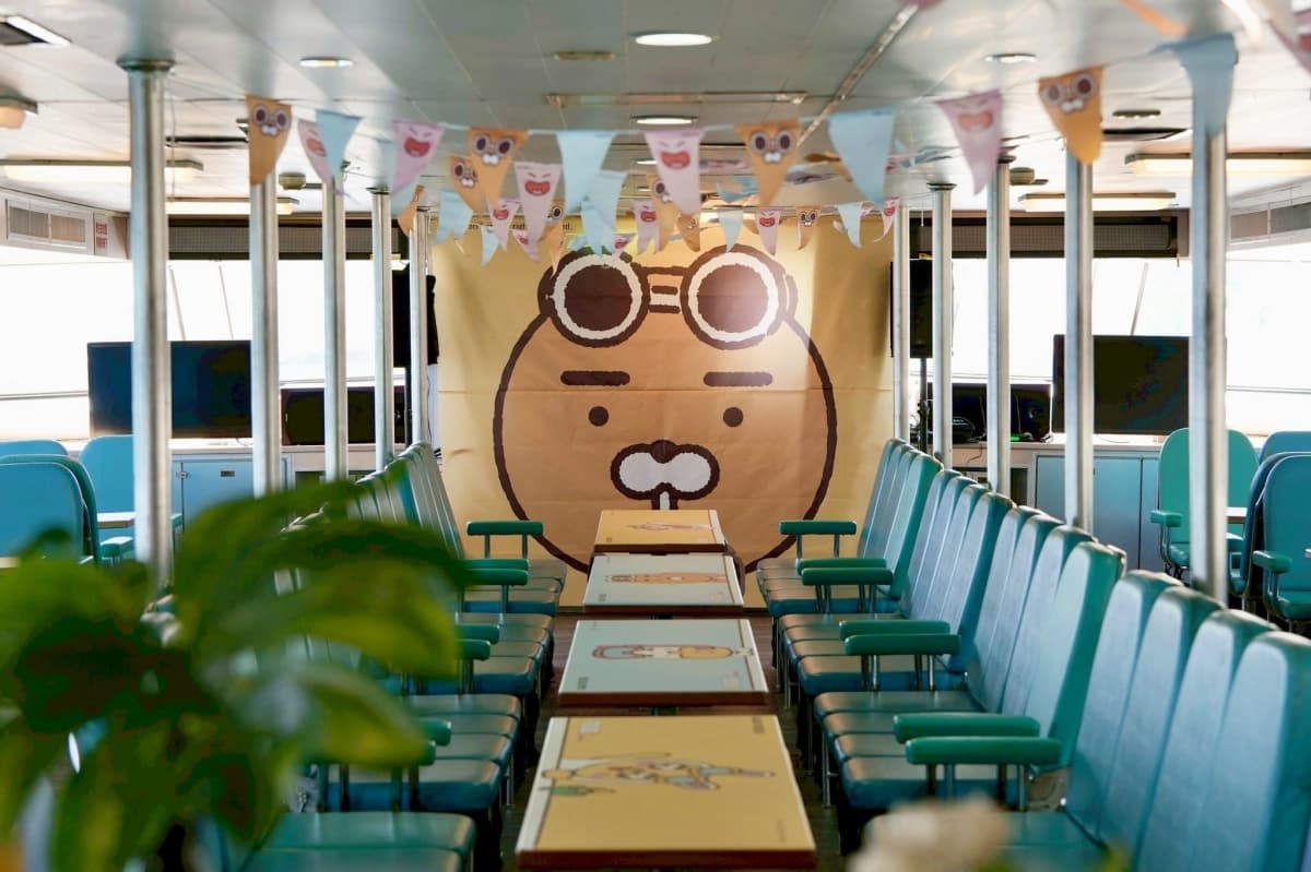 高雄最萌「KAKAO FRIENDS」彩繪渡輪啟航！集章免費送周邊，快閃店、航班公開