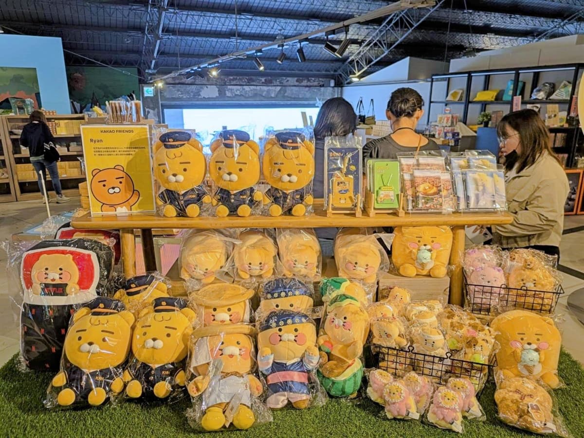 高雄最萌「KAKAO FRIENDS」彩繪渡輪啟航！集章免費送周邊，快閃店、航班公開