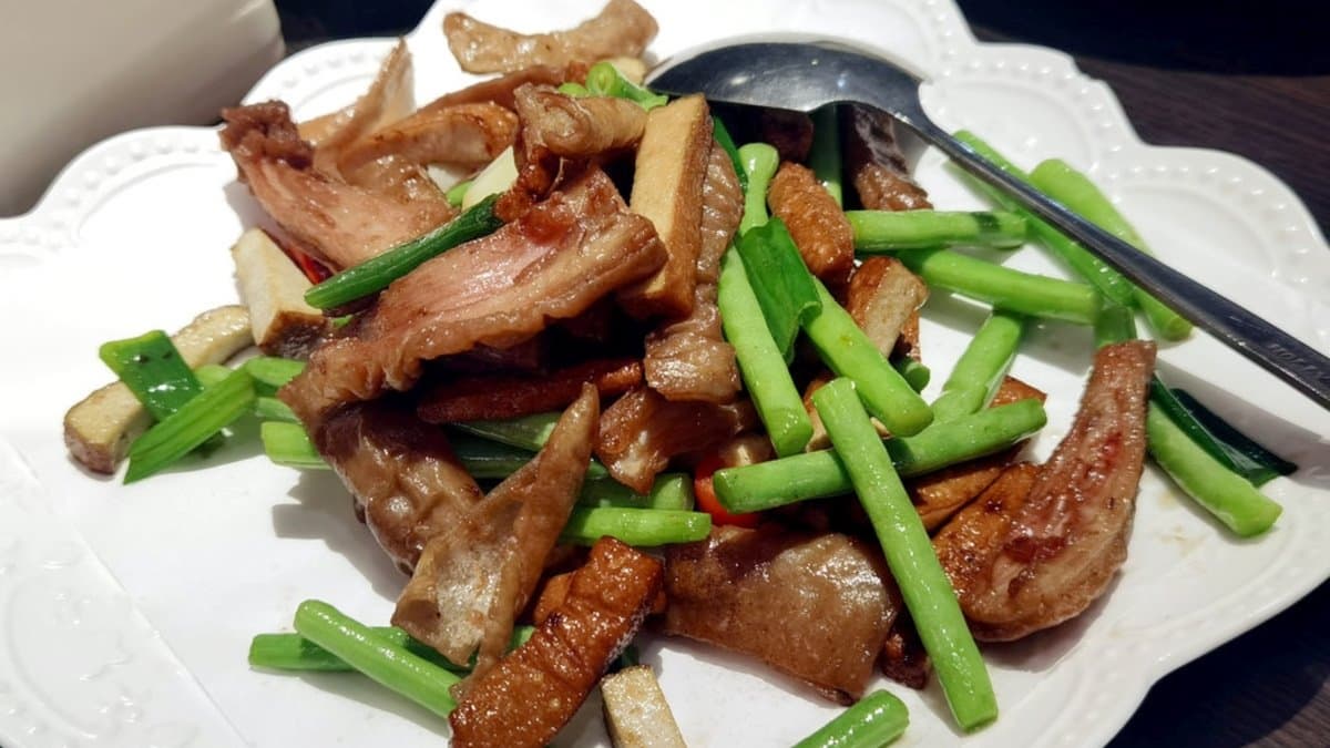 肥腸酥脆不油膩，鹹香滋味非常下酒。（圖片來源：DARREN蘋果樹旅遊玩樂誌）