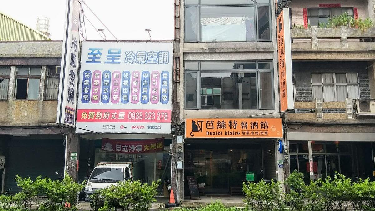 芭絲特餐酒館位於春日路上，附近有多間大型停車場，交通很便利。（圖片來源：花見團子玩耍趣）