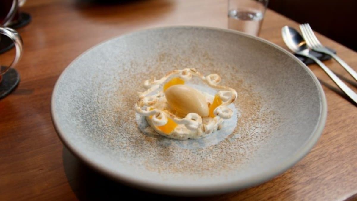 HUGH dessert dining