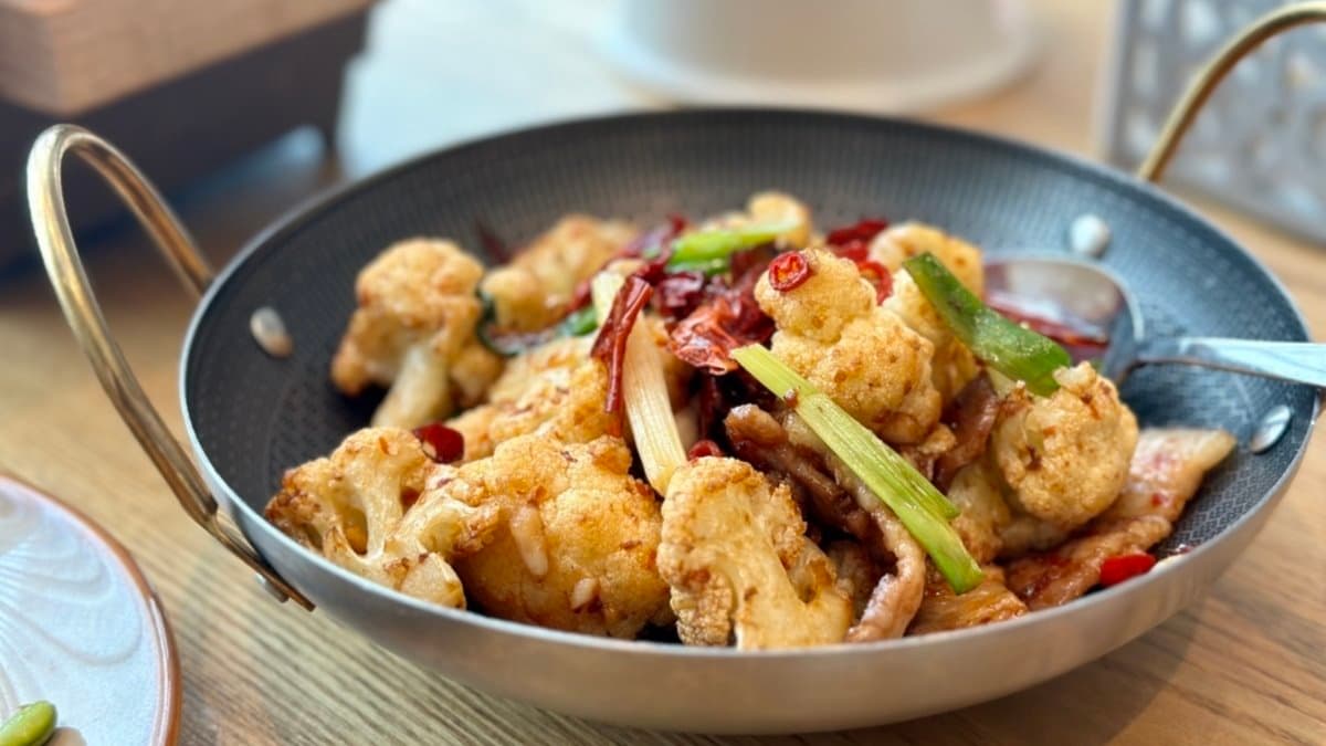 「秘醬乾鍋花椰菜」鑊氣香十足。（圖片來源：洋洋的吃喝玩樂）