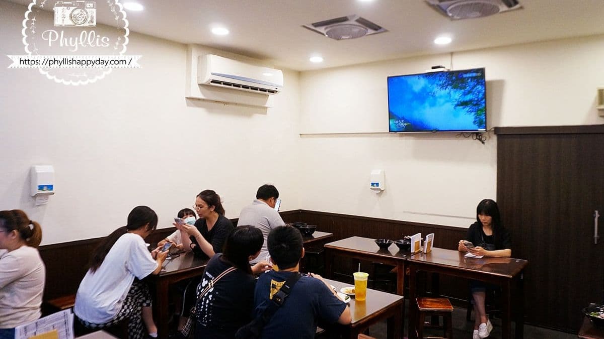 店內用餐環境小而巧，大約有8-10桌。（圖片來源：相片中的菲莉絲）