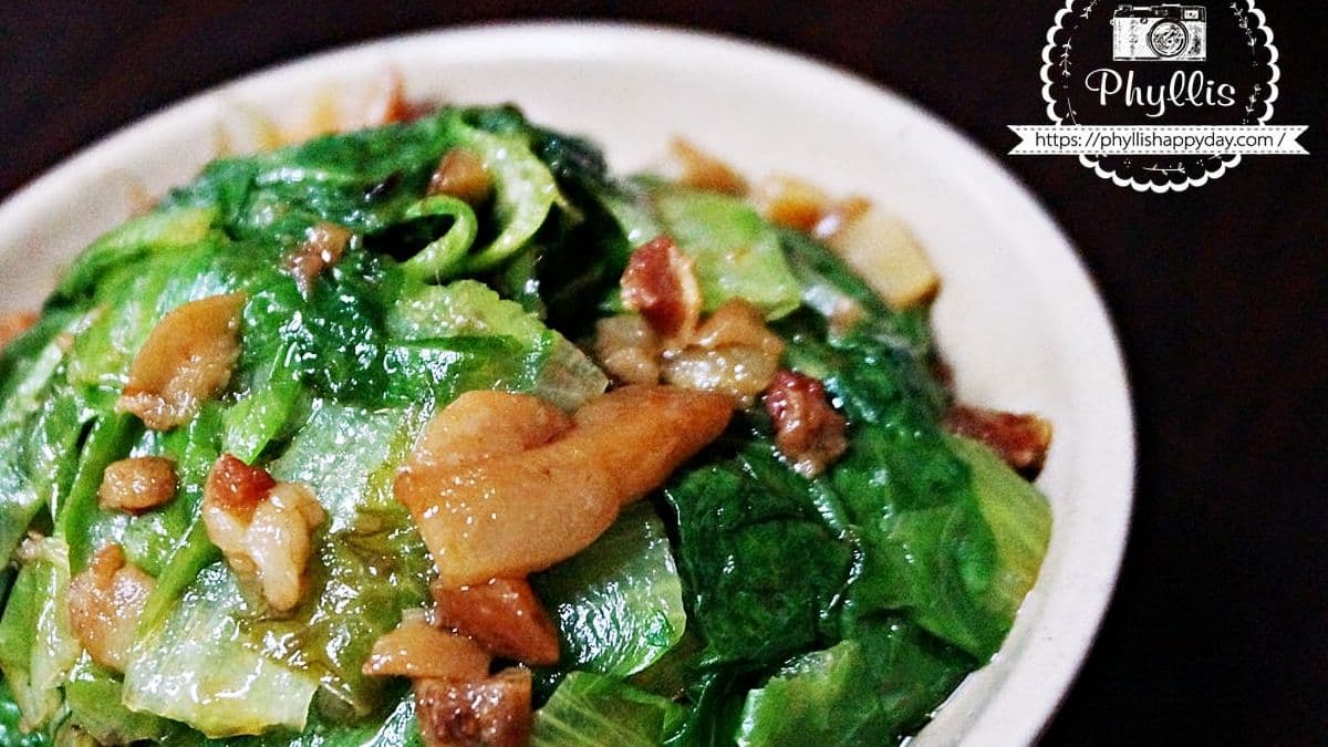 燙青菜份量非常的足，淋上滷汁很下飯。（圖片來源：相片中的菲莉絲）