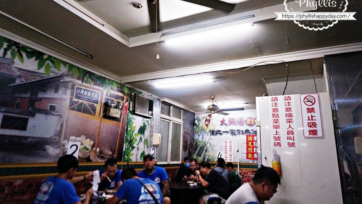 店內環境不大桌數不多，但也可坐到外面用餐區。（圖片來源：相片中的菲莉絲）