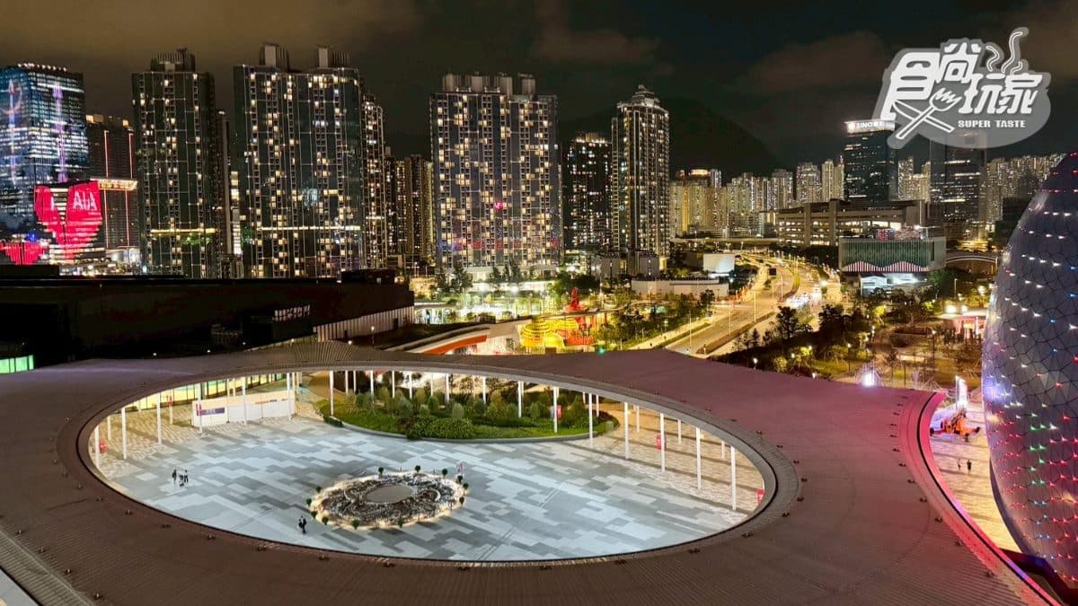 海景總統泳池套房可飽覽270度維多利亞港美景，享受獨一無二的奢華體驗。
