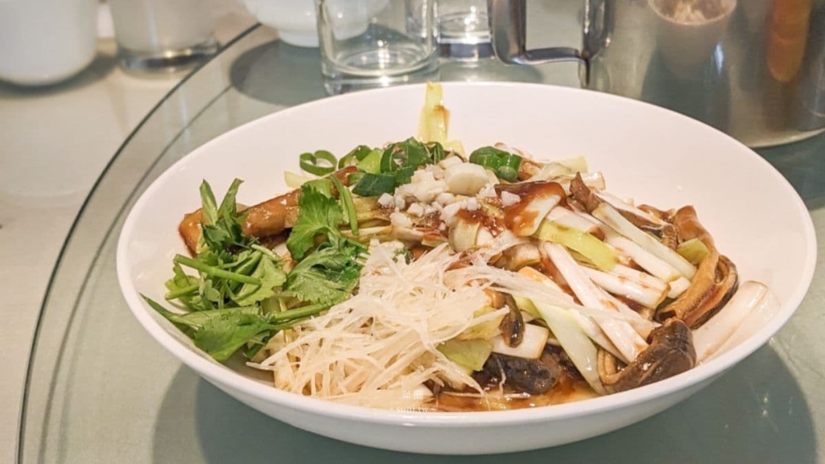 寧式鱔糊用冷拌的方式去拌鱔糊，吃起來比較不油膩很下飯。（圖片來源：美食旅遊生活分享。欣晴）