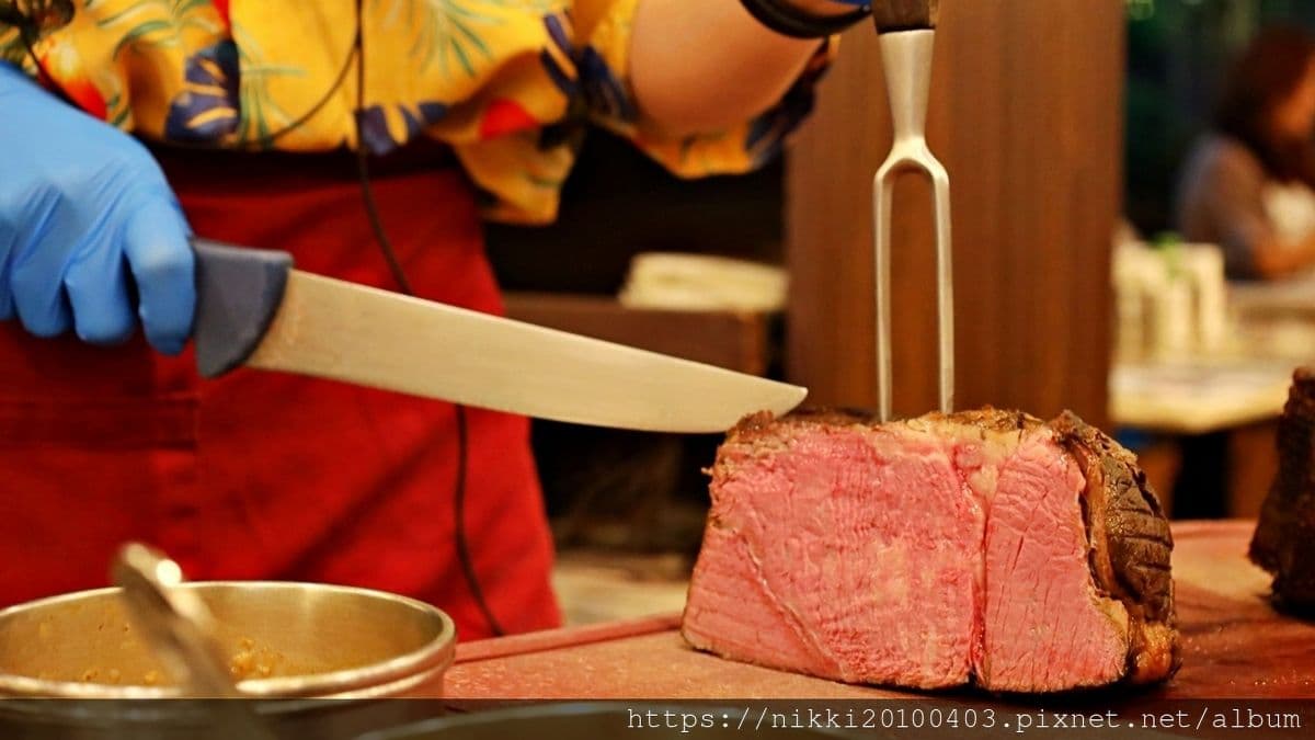 牛排口感軟嫩中有嚼勁，令人回味無窮。（圖片來源：妮妮女王的美食旅遊親子後花園）
